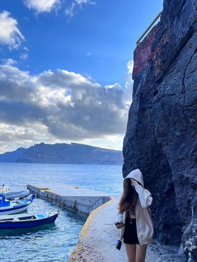copiecupied's tweet photo. The only thing that welcomes you is the sea breeze and the sound of the sea https://t.co/B3KcbZnmYr