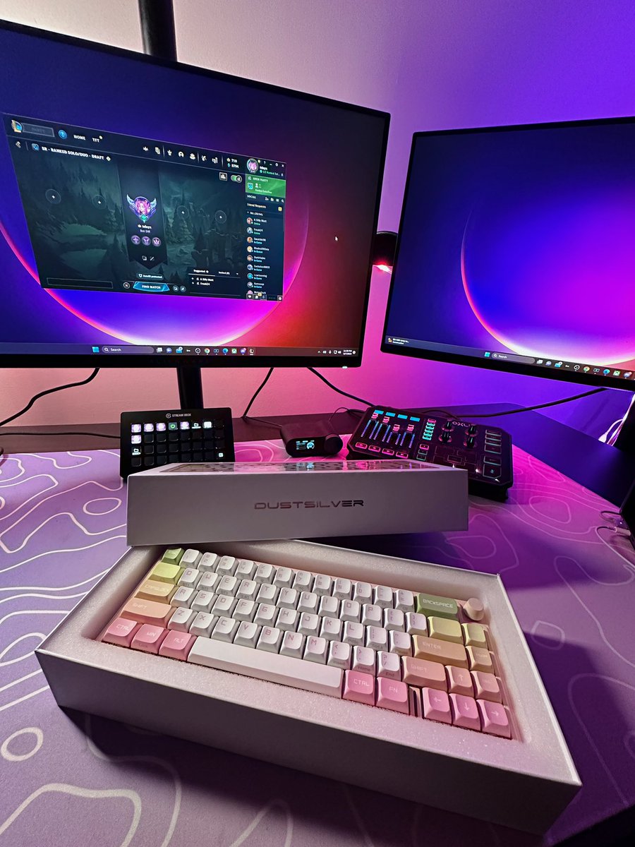 TslayzTV's tweet photo. My new Peach Tea Oolong keyboard from @dustsilvergear 🍑🫖 

 What do you think? https://t.co/YahlSqvw2b