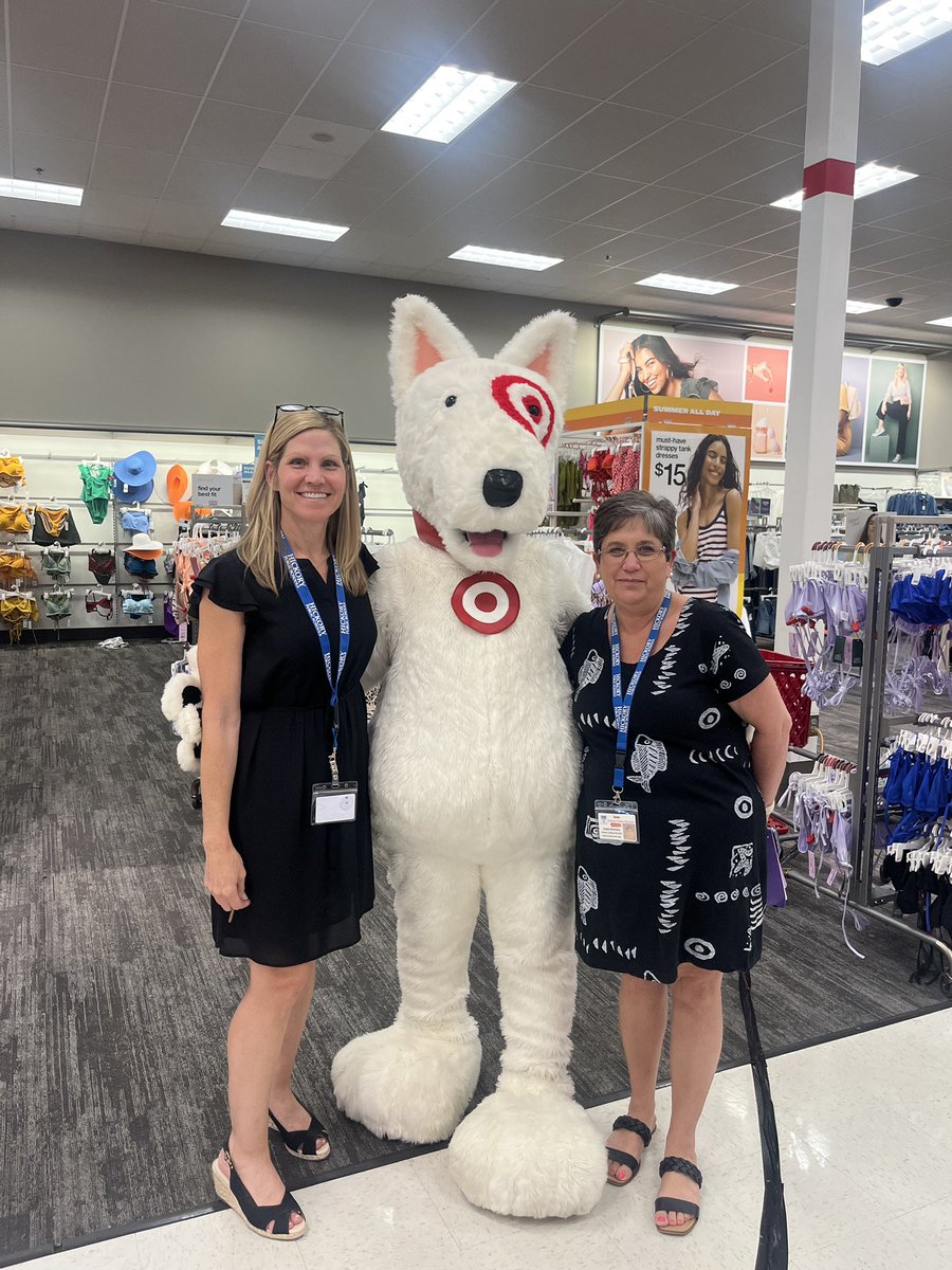 hickoryschools's tweet photo. Big thanks to our community partners, the YMCA of Catawba Valley &amp; Target! 🙌 Through their Bright Beginnings initiative, they've helped HPS students kick off the school year with a back-to-school shopping spree. 🎒🛍️ #BackToSchool #CommunityCares https://t.co/1rv9O5V3DT