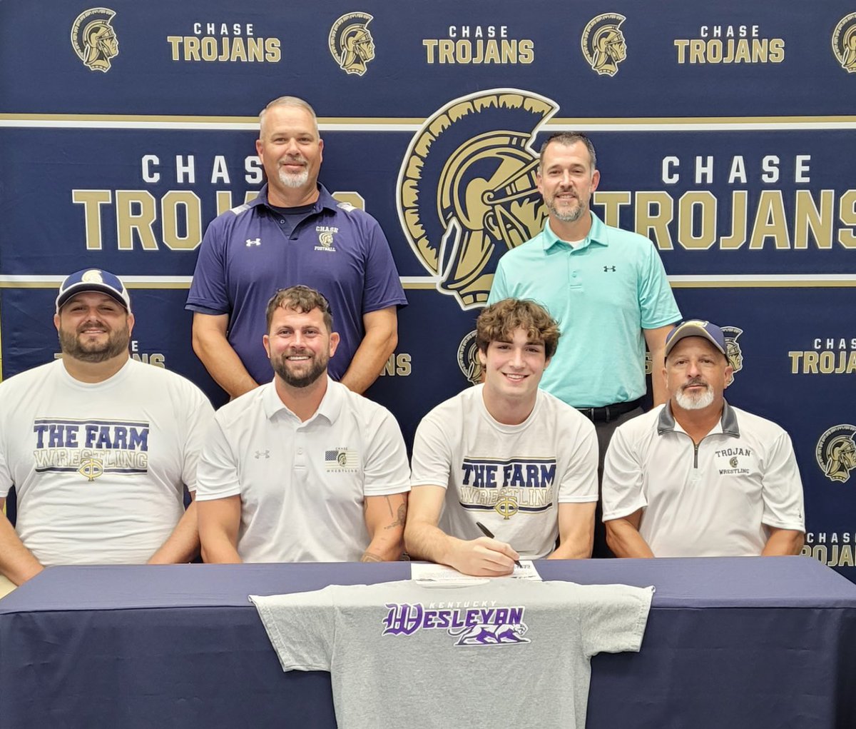 CoachHoyle816's tweet photo. “Blue is for bruises and Gold is The Standard” has been a motto in “The Barn” for 3 years. This guy exemplifies the hard work it takes to compete at the next level. Congratulations to Daylon Lemons for signing with Kentucky Wesleyan. That’s 3 in 3 years! #FearTheFarm @CHASE_High https://t.co/ejyOwNloiw