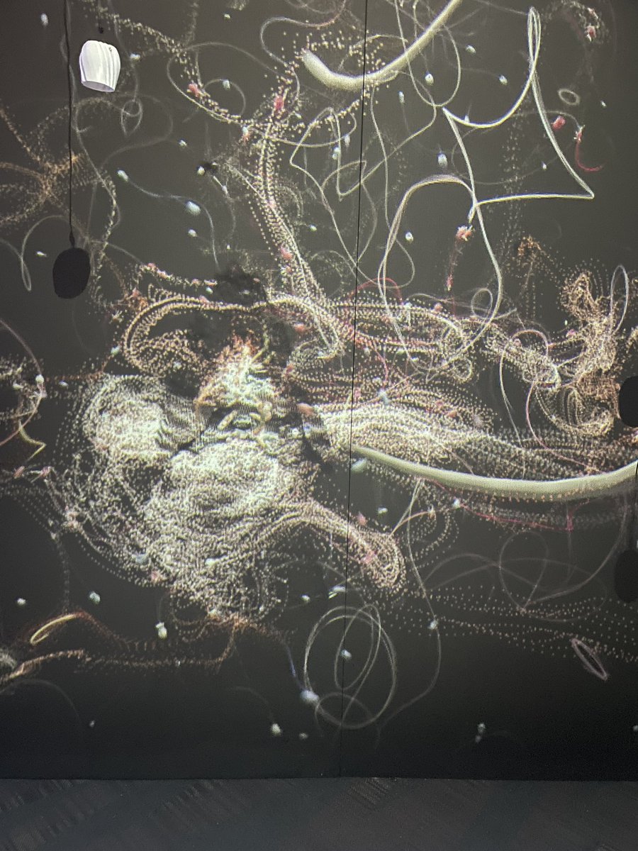 midget_mg's tweet image. A moment of peace and tranquility in the excellent Art show curated by Yoon Chung Han, before the experience hall opened for the day #siggraph2023