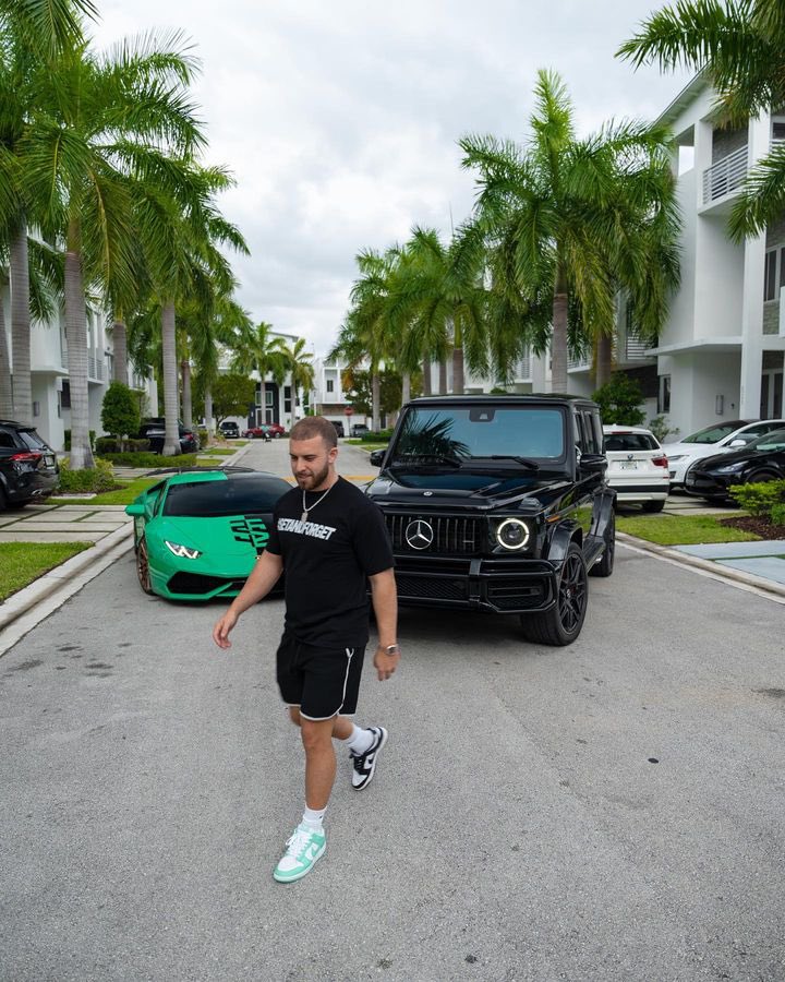 matthew1520737's tweet image. Only experiences no attachments, AMG G 63s SOLD , was definitely one of the funnest cars 10/10…. But something more gangstaaaa is OTW 

#setandforget #forexpaid #rocket21challenge #setandforget 

Any guesses ?