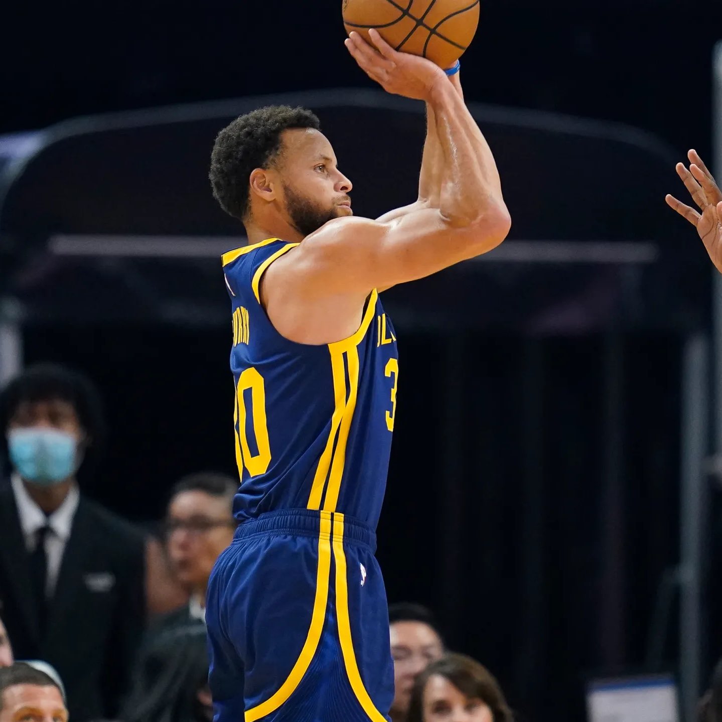 [情報] 運球七次後三分出手 米丘最準