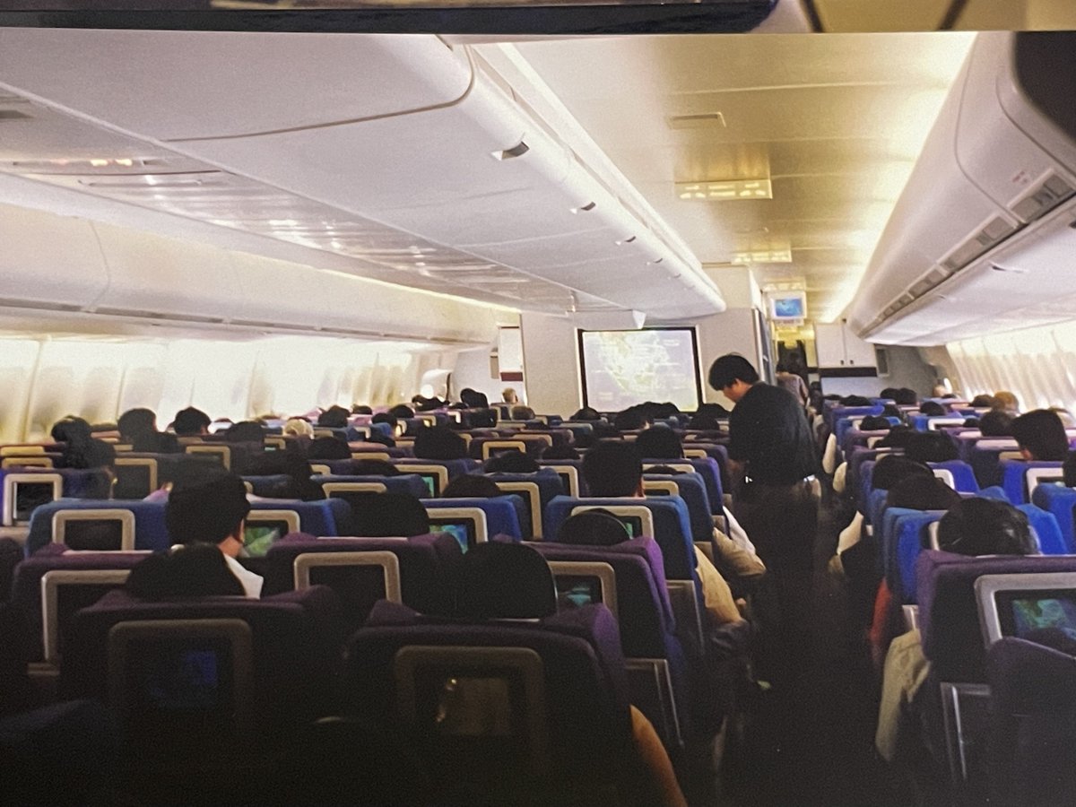 LoveStarAllians's tweet photo. 懐かしのヒコーキ君✈︎
パート2
シンガポール航空
B747-400
MegaTop
Tropical MegaTop
シンガポールチャンギ空港
ドンムアン国際空港
#懐かしのヒコーキ君 #シンガポール航空 #megatop #tropicalmegatop #b747 #singaporeairlines
#donmueangairport #changiairport https://t.co/SdSA1dSTnz