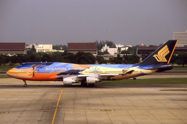 LoveStarAllians's tweet photo. 懐かしのヒコーキ君✈︎
パート2
シンガポール航空
B747-400
MegaTop
Tropical MegaTop
シンガポールチャンギ空港
ドンムアン国際空港
#懐かしのヒコーキ君 #シンガポール航空 #megatop #tropicalmegatop #b747 #singaporeairlines
#donmueangairport #changiairport https://t.co/SdSA1dSTnz