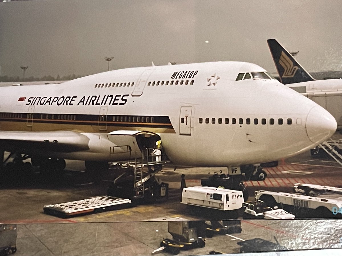 LoveStarAllians's tweet photo. 懐かしのヒコーキ君✈︎
パート2
シンガポール航空
B747-400
MegaTop
Tropical MegaTop
シンガポールチャンギ空港
ドンムアン国際空港
#懐かしのヒコーキ君 #シンガポール航空 #megatop #tropicalmegatop #b747 #singaporeairlines
#donmueangairport #changiairport https://t.co/SdSA1dSTnz