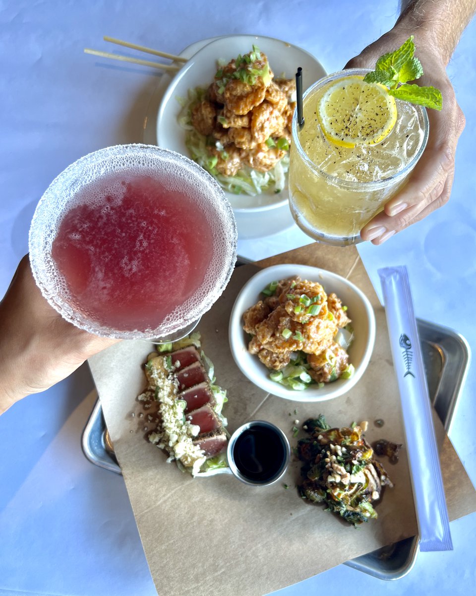 Raising spirits and glasses at Social Hour 🥃🍸✨

Cocktails starting at $7 and delicious sharable starters at Social Hour - Every. 👏🏻 Single. 👏🏻 Day. 👏🏻 

#SocialHour #BFGSocialHour #BonefishGrill