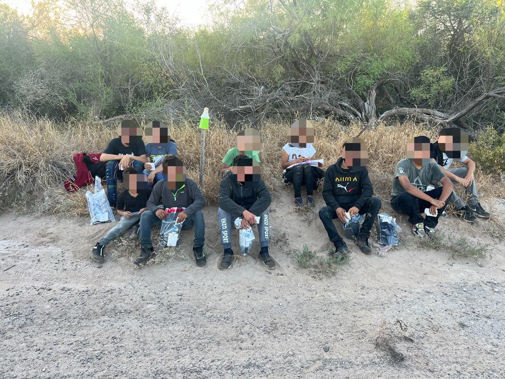 LtChrisOlivarez's tweet image. .@TxDPS Troopers working a joint operation w/ US Border Patrol encountered 10 unaccompanied minors from Honduras &amp;amp; Guatemala - ages 10 - 16 in Sullivan City #RGV. Criminal smugglers guided the group of unaccompanied minors across the Rio Grande on a raft. They were referred to…