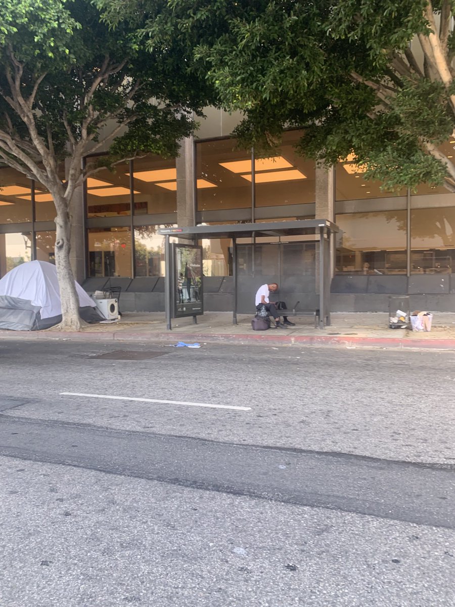 enuffisenuffla's tweet photo. #sunsetandvine should be prime happening LA real estate but it has been ceded to those #loyaltothefoil fetty man https://t.co/OeRagk7Oh1