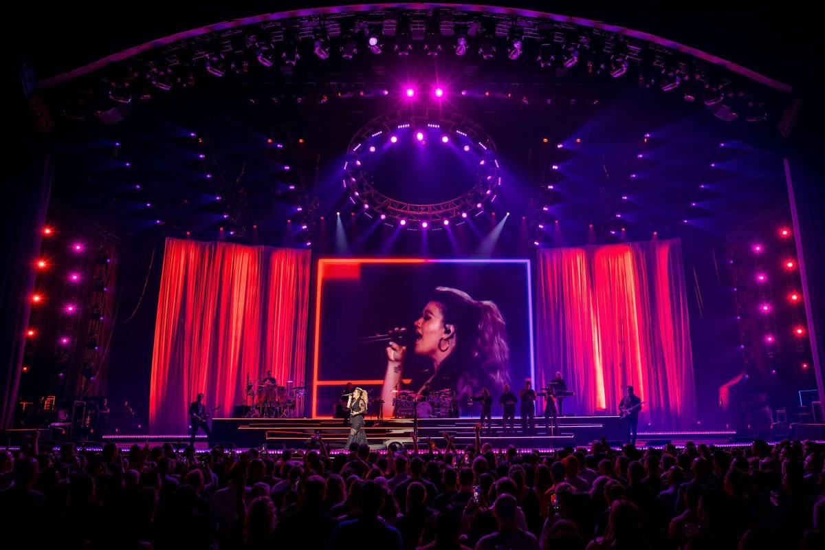 Kelly Clarkson tweet media