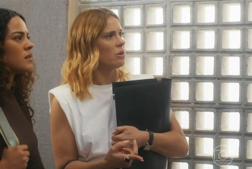 thkalinda's tweet photo. A LUMIAR "o buraco tá cada vez mais fundo e eu vou adorar te ver cair, theo" AAAAAAAA ELA NÃO TEM MAIS MEDO.

e ele com essa conversa de que ela poderia ter salvado ele ainda, ah pra cima da doutora? NÃO MESMO #vainafé https://t.co/kffWCURUi2