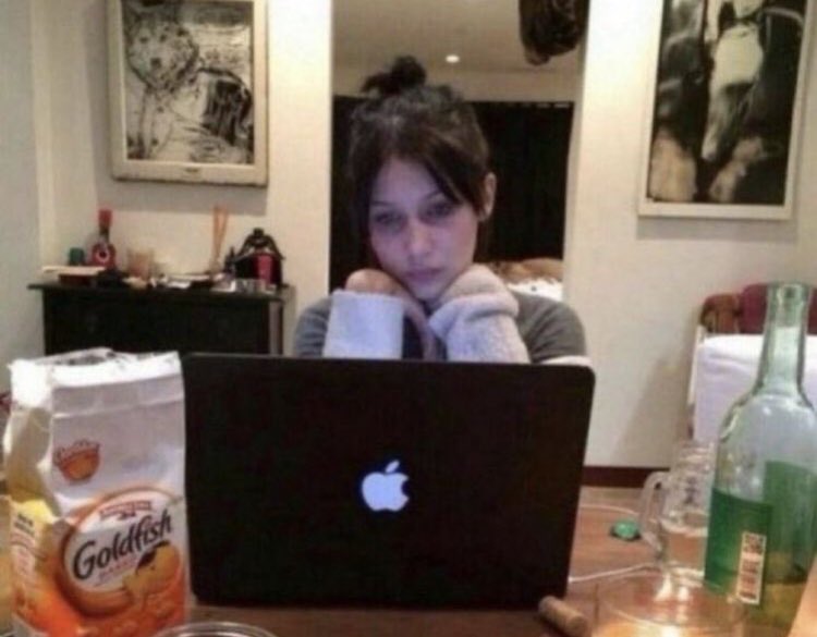 yo viendo por quinta vez mis destacadas en instagram