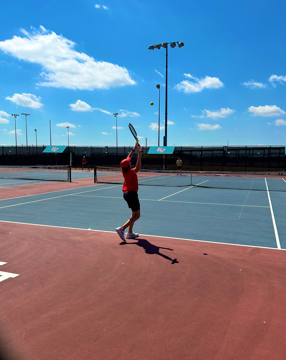 A beautiful day for tennis! East View grinds out a 11-10 victory over Johnson High from Buda. Big wins by Dani Stone and Riley Weaver in women’s doubles and Paul Gipson and Adrian Blankenship in men’s singles helped to lead the way. #OnwardEastView