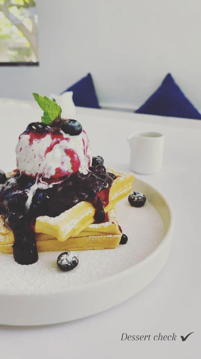 CafeTager's tweet photo. Blueberry waffle pie!

#Jailer #AlaparaKelapurom https://t.co/OZCtcgJbHp