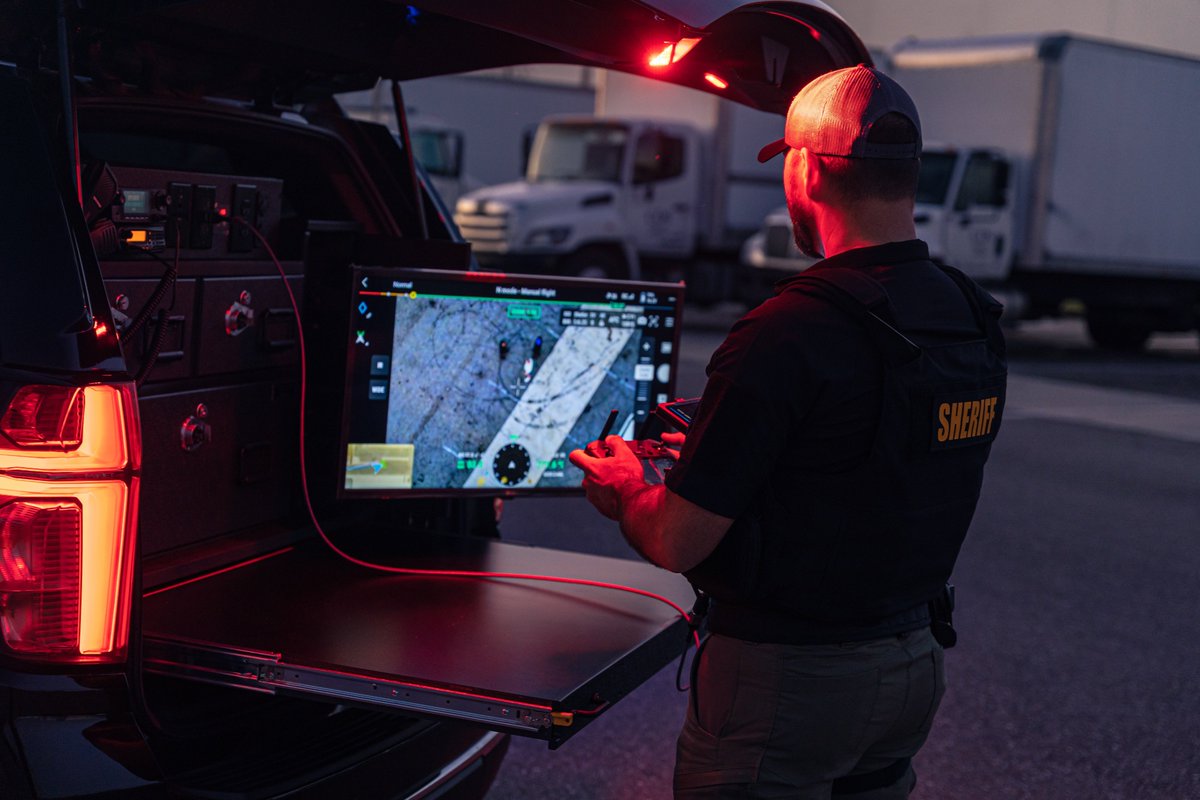 FLYMOTIONmedia's tweet photo. FLYMOTION's MAVERICK series command vehicle is ideal for agencies needing a cost-effective platform that doesn't sacrifice on capability.
Learn more about #MAVERICK ➡️ https://t.co/UfX8Cg9BZr
#commandvehicle #uas #police https://t.co/UsyQTgsP2n