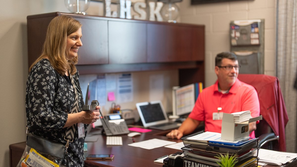 LHSKillough's tweet image. Happy first day, Farmers! We&apos;re so glad to have had @loridrapp visit some of our classrooms this morning!

📸 bit.ly/3YIFAyJ 

#LISDb2s23 #OneLISD