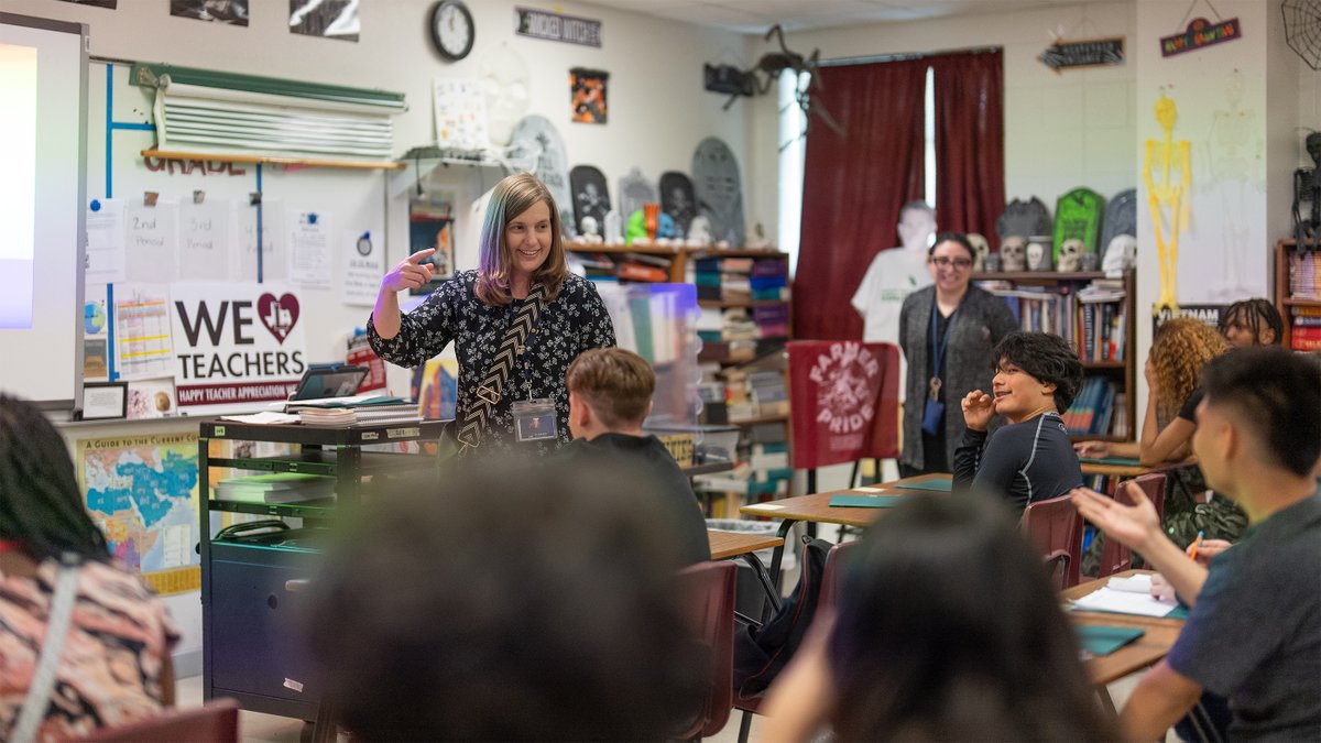 LHSKillough's tweet image. Happy first day, Farmers! We&apos;re so glad to have had @loridrapp visit some of our classrooms this morning!

📸 bit.ly/3YIFAyJ 

#LISDb2s23 #OneLISD