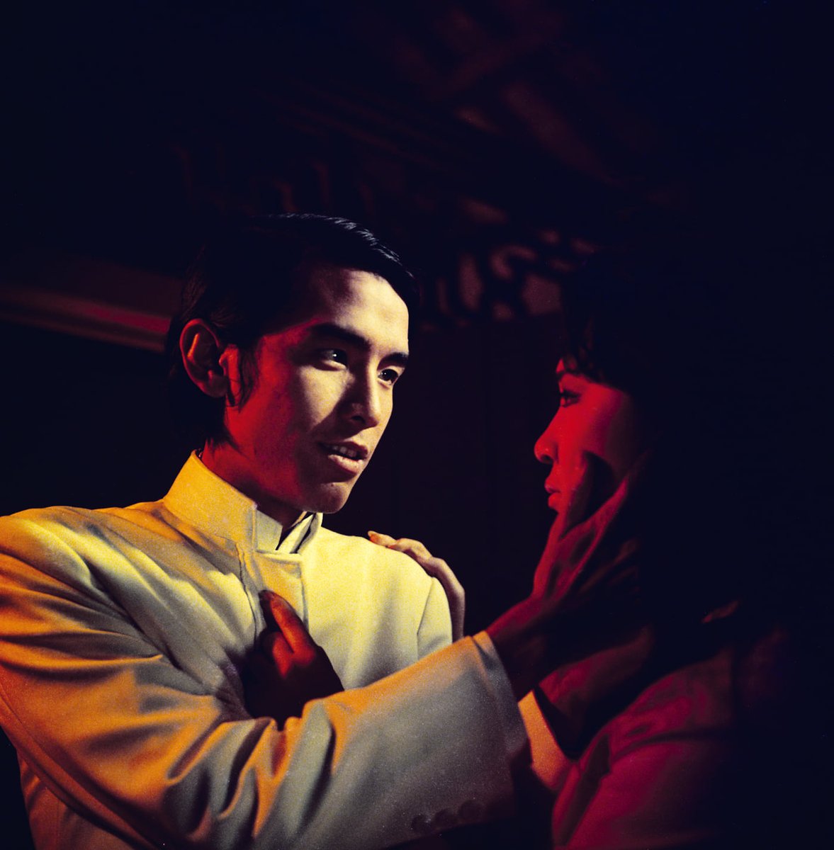 fredambroisine's tweet image. I'm not going to complain about the tide of #ShawBrothers films that #ShoutFactory throws at us at a dizzying pace. And I certainly hope to work with them on this box set as well.
#TiLung #狄龍 #DavidChiang #姜大衛 #ChangCheh #張徹 #LilyLi #李麗麗 #HongKongCinema #AmbroisineHK