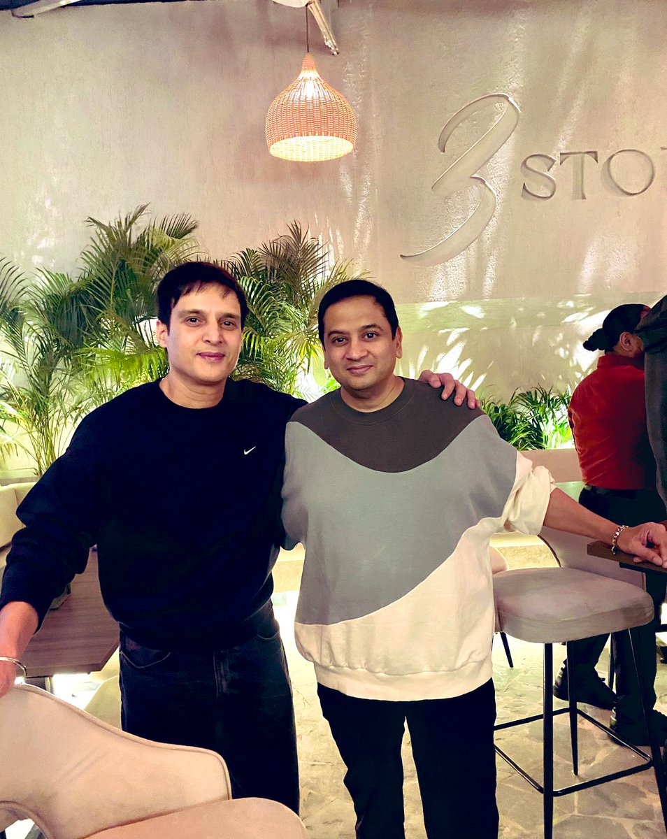 With my buddy @jimmysheirgill at #3stories a newly opened bar designed by none other #iramboxwala at Juhu. Go check it out 🥂