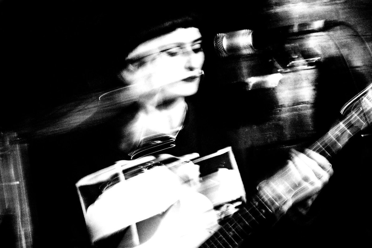 FuzzyLopMusic's tweet photo. it was a BALL supporting Bin Juice at hug n pint 🪩

+ luurved playing w/ arse mafia  

cheers to everyone who came down for the night, let’s do it again sometime x 

📸: @chrishoggephotography (huge cheers to you again, merci) https://t.co/LE07uwgvaF