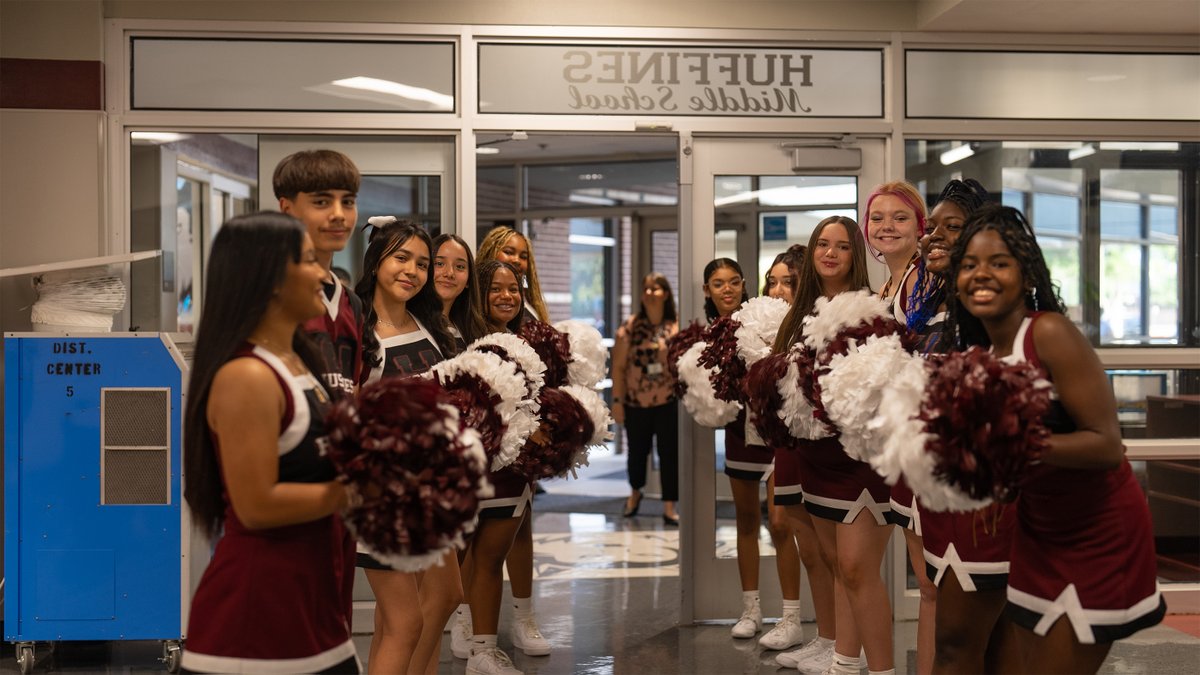 HuffinesMS's tweet image. Happy first day, Huskies! 🐾

📸 bit.ly/3qrK14c

#LISDb2s23 #OneLISD