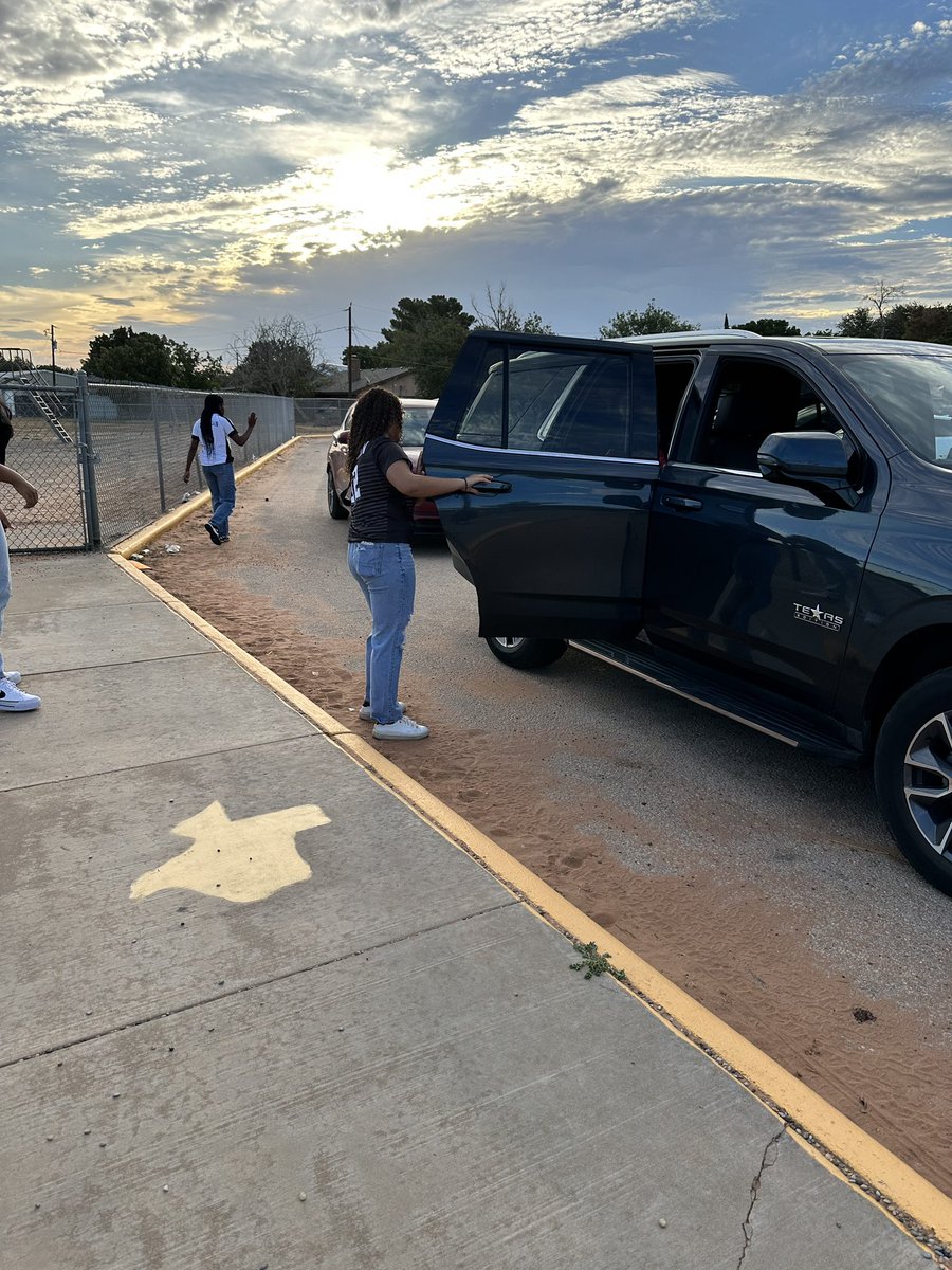 Permian Volleyball (@mojovolleyball) on Twitter photo More pics of our elementary helpers this morning!! #ecisd1stday <a href="/ECISDAthletics/">EctorCountyISDAthletics</a> <a href="/Permian_GoMOJO/">Permian High School</a> <a href="/PermianSports/">Odessa Permian Sports</a> More pics of our elementary helpers this morning!! #ecisd1stday <a href="/ECISDAthletics/">EctorCountyISDAthletics</a> <a href="/Permian_GoMOJO/">Permian High School</a> <a href="/PermianSports/">Odessa Permian Sports</a>