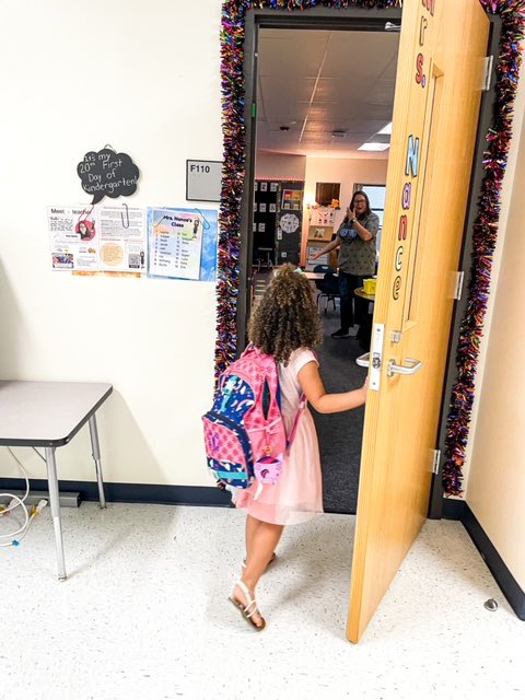 mckinneyisd's tweet photo. It’s a great first day at @GlenOaksES! #WeAreMcKinney https://t.co/7keARvLw4X