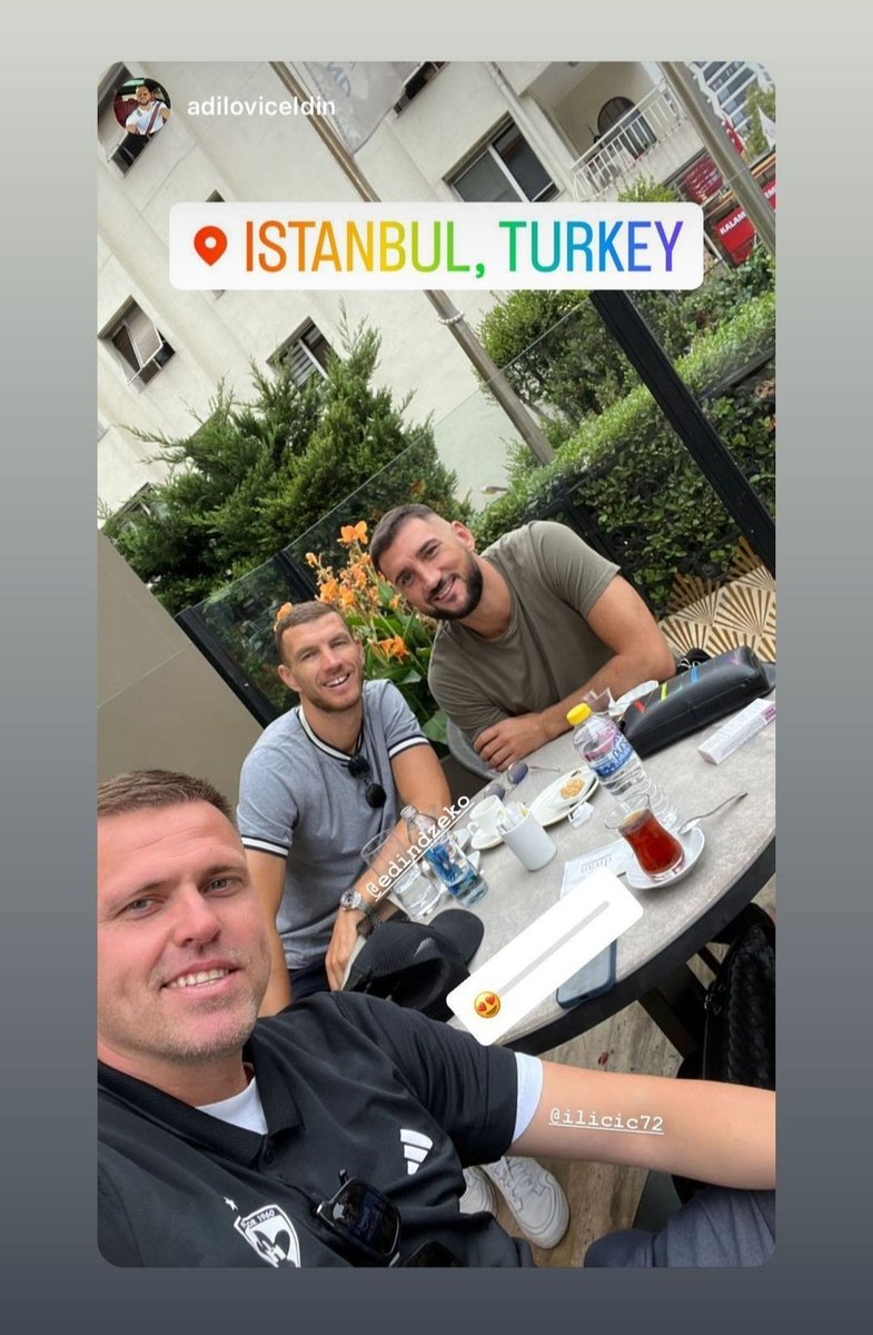 Nessohaber's tweet photo. 📸 Edin Džeko ve Josip Iličić 👥🤳 https://t.co/ZZaQO5a8NL