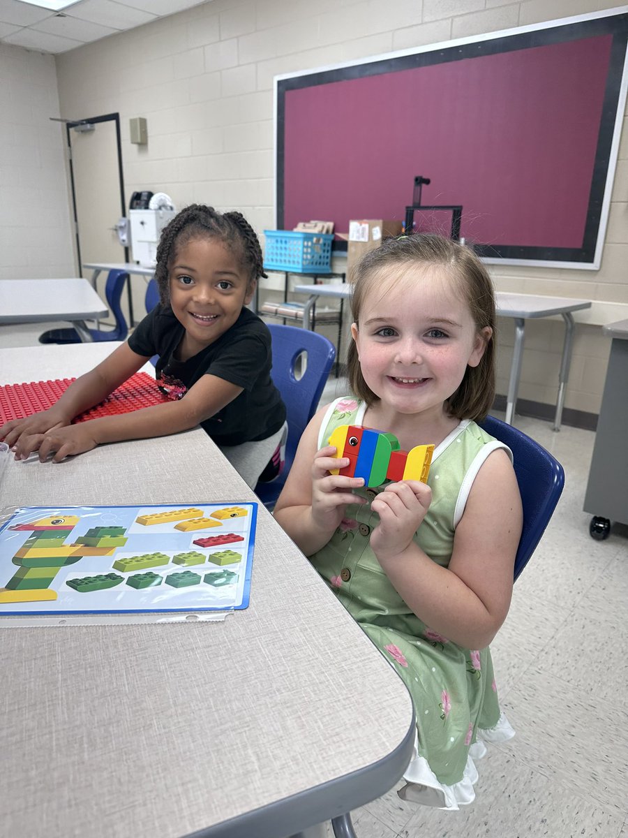 phesacubs's tweet photo. All smiles in the STREAM Lab today! #PHESA #STREAM #LEGOEducation #magnetschool https://t.co/IqLDg2rnzJ