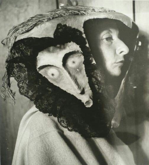 literlandweb1's tweet photo. "El hombre nunca es sincero cuando interpreta a su propio personaje. Dale una máscara y te dirá la verdad".
Oscar Wilde
📷Kati Horna https://t.co/NJKynQJ7Tr