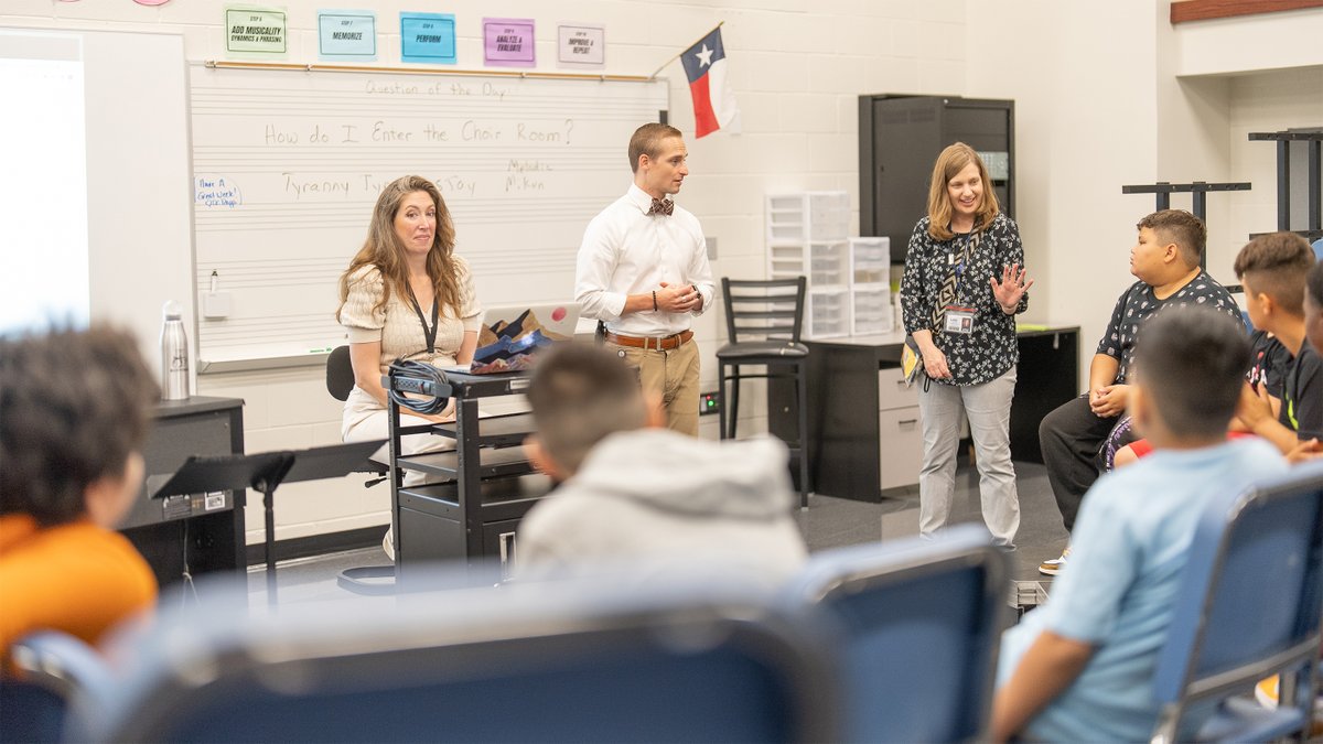 HuffinesMS's tweet image. Happy first day, Huskies! 🐾

📸 bit.ly/3qrK14c

#LISDb2s23 #OneLISD