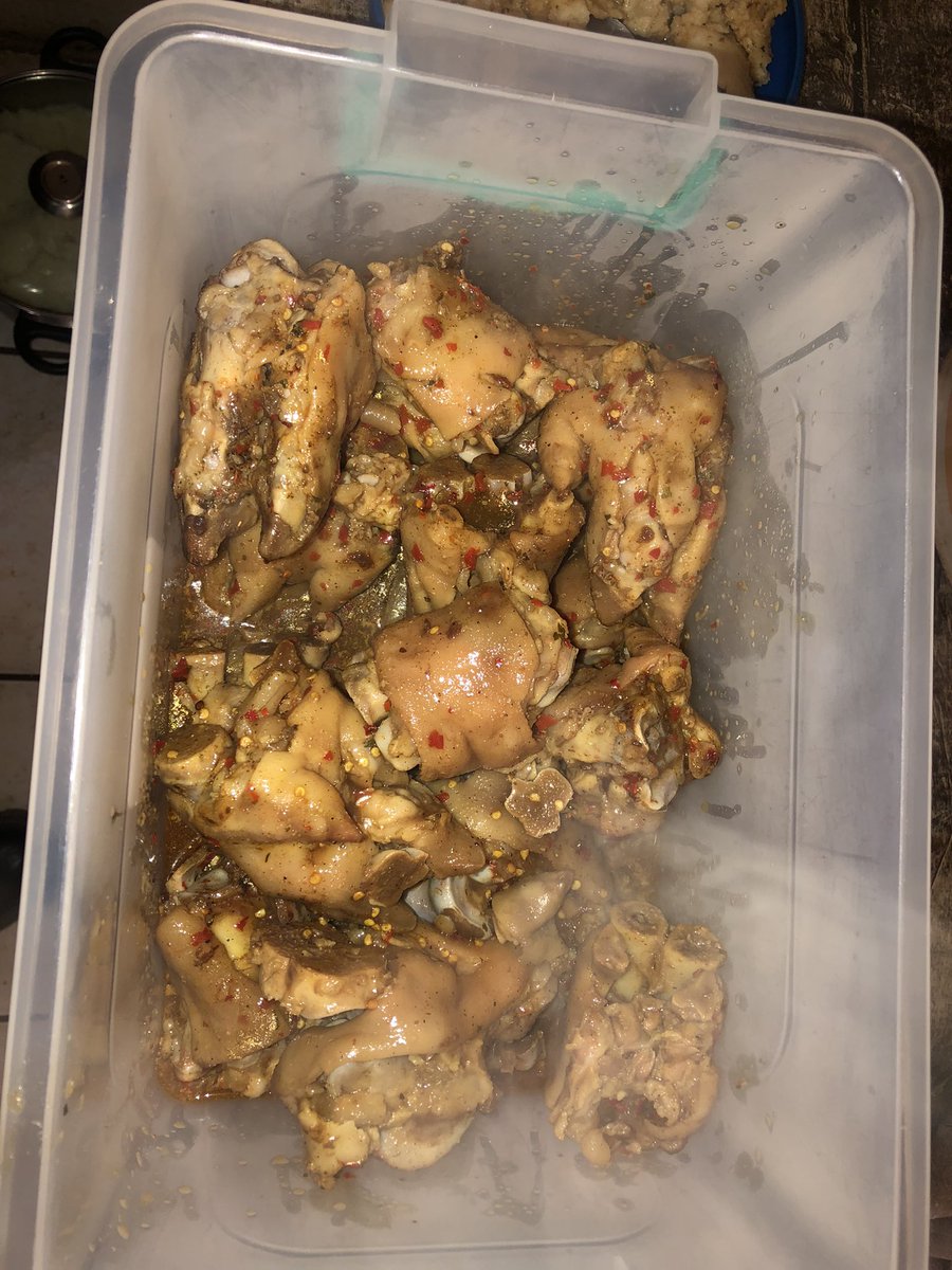 Tlhox100's tweet photo. #Lstwitter 
I am taking orders. Free delivery kahara toropo (Maseru). Please place your order in time to avoid inconvenience 
Pork trotter R20
Khaba ya papa R1
Call 63444992
Whatsapp 57981359 https://t.co/ompbpSPWy3