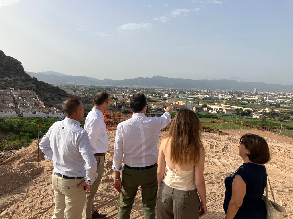 Comenzamos una importante campaña de investigación arqueológica en el Castillejo de Monteagudo y las albercas de Larache y Cabezo de Torres.

Durante más de 2 meses, trabajará un equipo de 24 personas, entre los que se encuentran 8 arqueólogos, 2 restauradoras y 1 arquitecto.