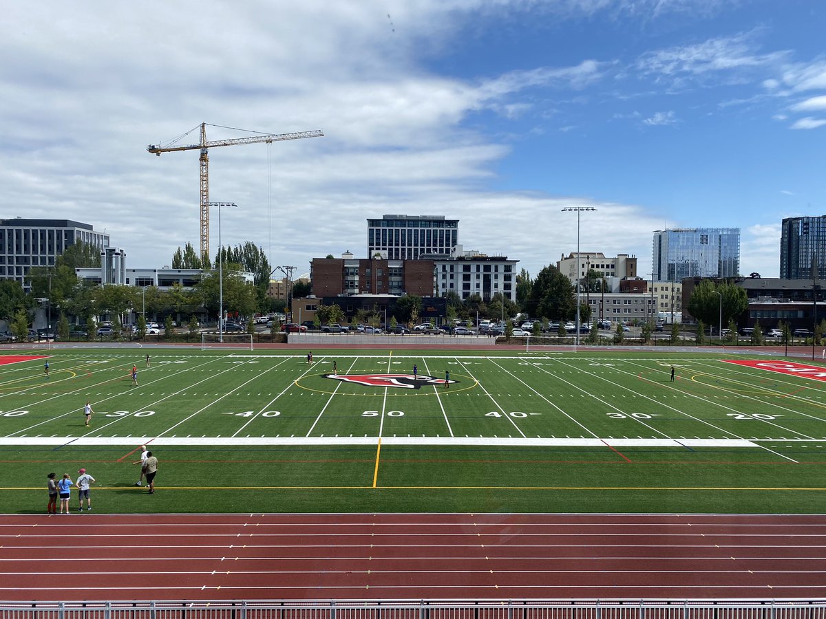 BrennaGreene_'s tweet photo. Just wrapped up shooting a feature on Lincoln High’s brand new stadium.

This place in unreal.

Piece coming soon! https://t.co/vWfiyjtkCL