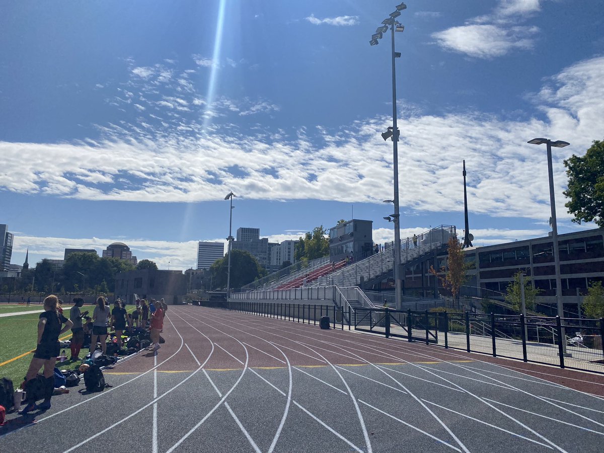 BrennaGreene_'s tweet photo. Just wrapped up shooting a feature on Lincoln High’s brand new stadium.

This place in unreal.

Piece coming soon! https://t.co/vWfiyjtkCL