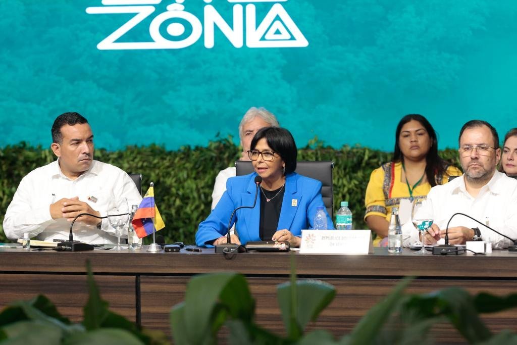 📢¡𝐀𝐬í 𝐥𝐨 𝐃𝐢𝐣𝐨!  

Vicepdta. <a href="/delcyrodriguezv/">Delcy Rodríguez</a>: La cuenca Amazónica tiene la mayor diversidad biológica del mundo, descarga el agua dulce 20% en el atlántico, 40% de selva tropical del mundo, 25% de biodiversidad en sus espacios.
#14AñosDeAmorTricolor