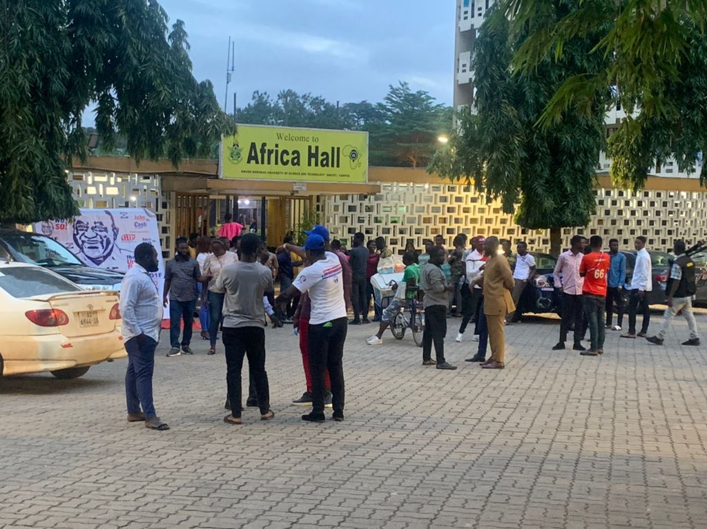 Krypton__media's tweet photo. Many students are seated at the Africa Hall KNUST as they await the arrival of Hon. John Kyeremateng.

#youthcaucusforalan
#AlanAtKNUST
#AlanForAll https://t.co/xgAwsGetNf