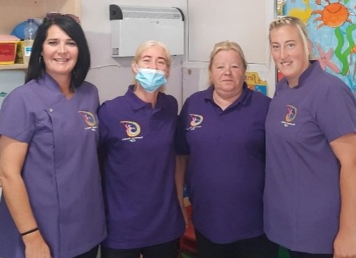 Are amazing staff at Ronanstown Women's Community Creche in their new uniforms. Thanks to
Allwear Barry Sports for our updated vibrant logo. @crann_sg !! #ronanstownwcdp