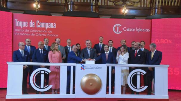 💰 |#EconomíaDL|  "Espero dar el campanazo a muchos más", dice Abinader al oficializar la colocación de acciones de César Iglesias

🔗ow.ly/nslU50Pw5pp

#DiarioLibre #CésarIglesias #Abinader #Acciones
