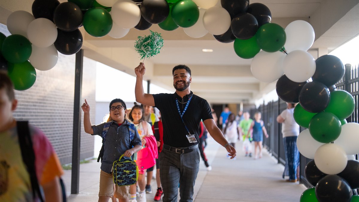 DeganElementary's tweet image. Happy first day, Eagles! 🦅💚🤍

📸 bit.ly/47pDyas

#LISDb2s23 #OneLISD