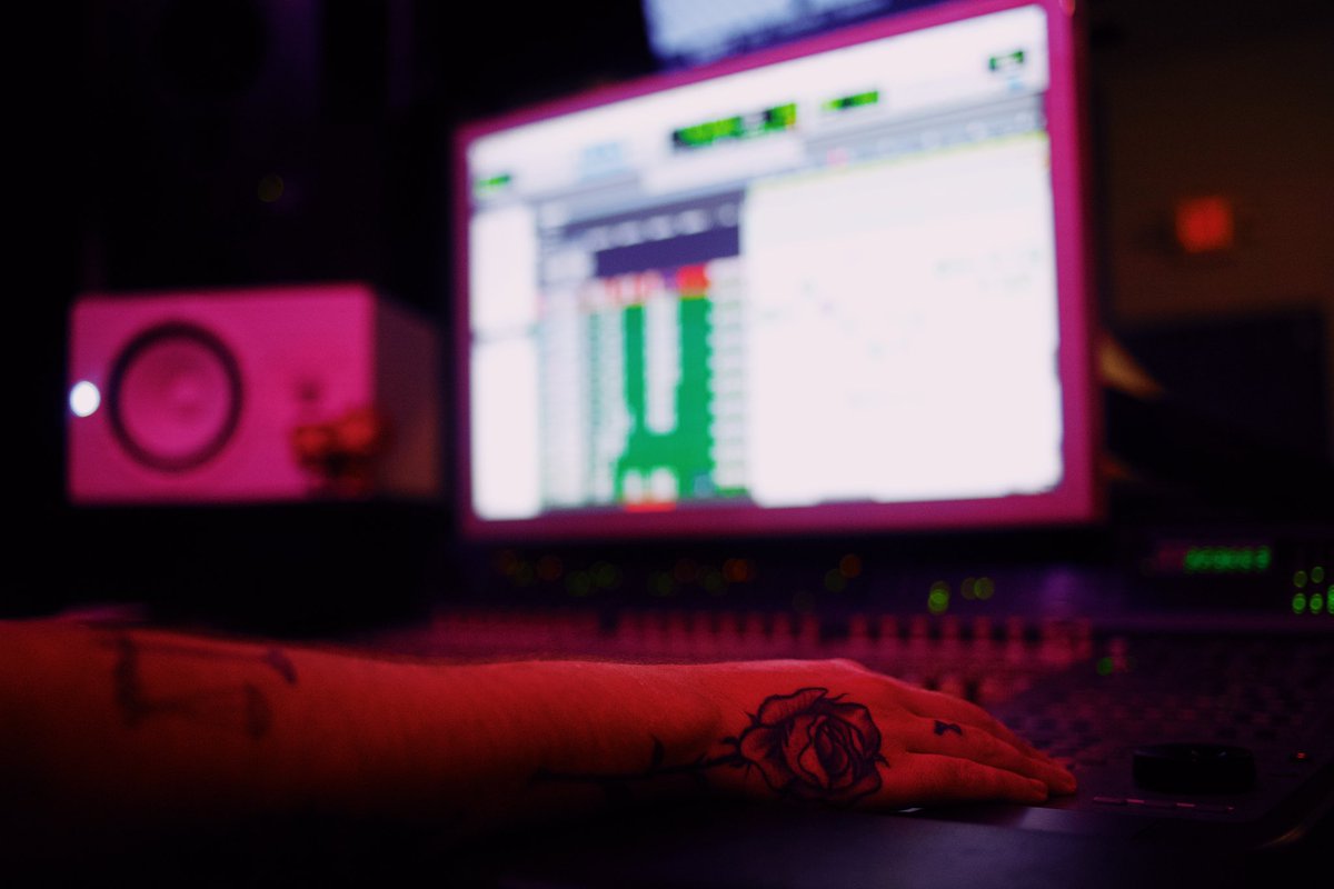 Studio713's tweet photo. Hand of a 🐐💿

Fun Fact: @ryanmellow hits (command+S) 713 times a day

Dm us for booking and other info‼️

#recordingstudio #musicstudio #recordingengineer #producer #audioengineer https://t.co/kZX2EypOpi