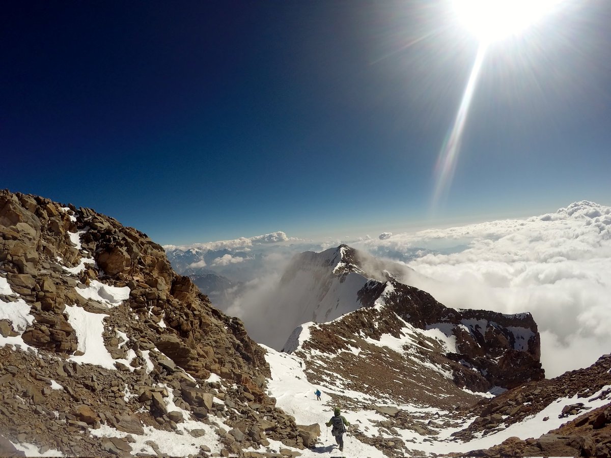 MarTOlvera25's tweet photo. Esta es una de mis vistas favoritas en la vida. La gran Pared Sur del Aconcagua, vista desde la cumbre a 6,262 msnm #WednesdayMotivation #Miercoles #viajes https://t.co/APql4Ev8cs