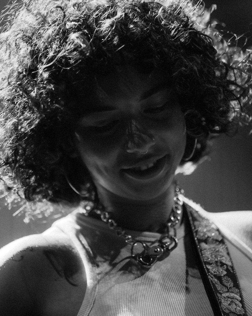davidpresspass's tweet photo. Indigo De Souza is one of those artists whose music always cuts deeper and deeper the more I listen to her. Somehow, she brings even more emotion into her songs when performing live. So thankful to have been able to photograph her a few times now.
📸 for @idobiradio https://t.co/aXSyktDmpJ