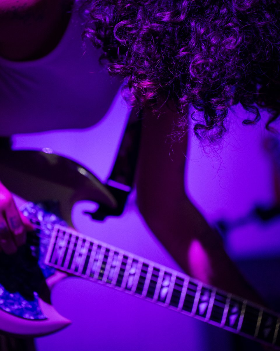 davidpresspass's tweet photo. Indigo De Souza is one of those artists whose music always cuts deeper and deeper the more I listen to her. Somehow, she brings even more emotion into her songs when performing live. So thankful to have been able to photograph her a few times now.
📸 for @idobiradio https://t.co/aXSyktDmpJ