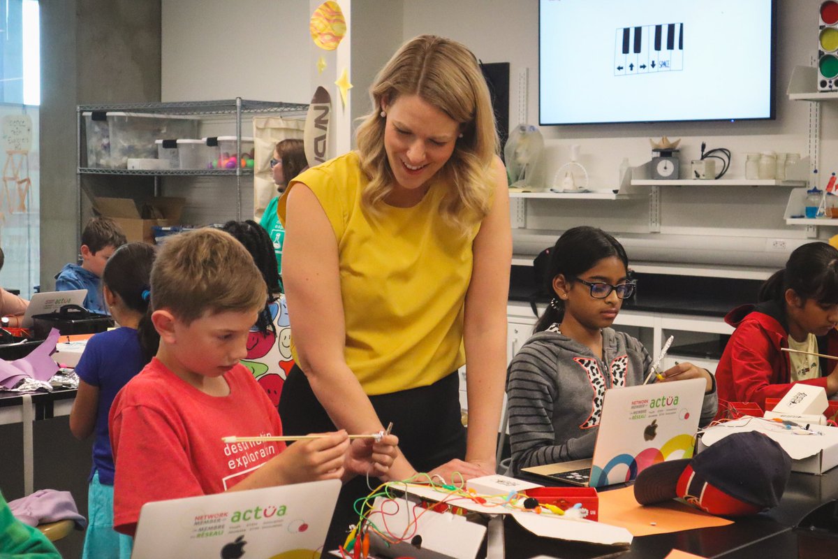 ULethbridgeDE's tweet photo. Our campers told @RachaelThomasMP all about their Operation Games and how they are connecting everything with @makeymakey
#stemcampweek #coding #design #actua @ActuaCanada @uLethbridge https://t.co/0NFvGhbxKE
