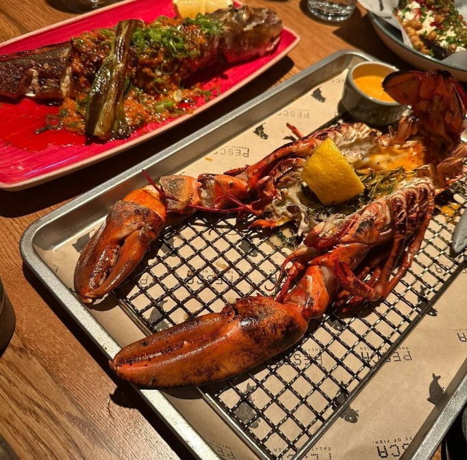 mia3333d's tweet photo. "Lunch is a pleasure, a way of enjoying life."#havedinnerwithfriends #foodporn #hanoistreet #cheapfoodintown #hungrygirl #foodporn https://t.co/m0BaB9jJBN