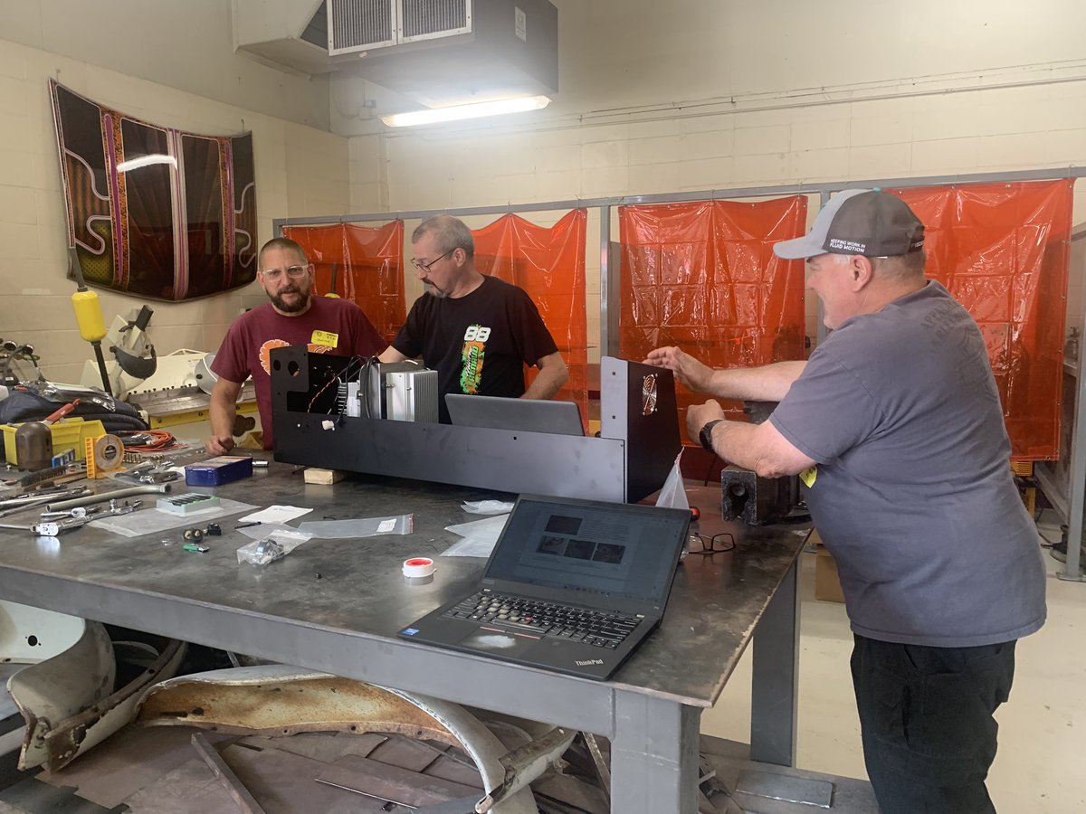 mconnor0629's tweet image. #stcvt is proud to be hosting a teacher training for CTE instructors from Vermont, Maine, and New York this week to learn how to build electric vehicles from the ground up! Thanks to SWITCH Labs out of California and #vted for this incredible learning opportunity!!!