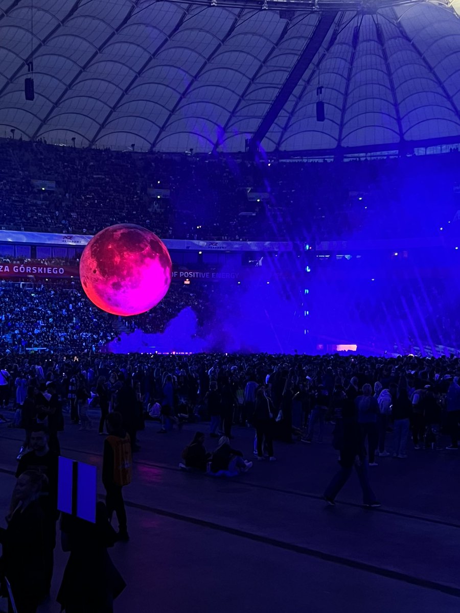 honeymooon9's tweet photo. nie wierzę 😭 #AfterHoursTilDawnTour https://t.co/i35pvbwcnf