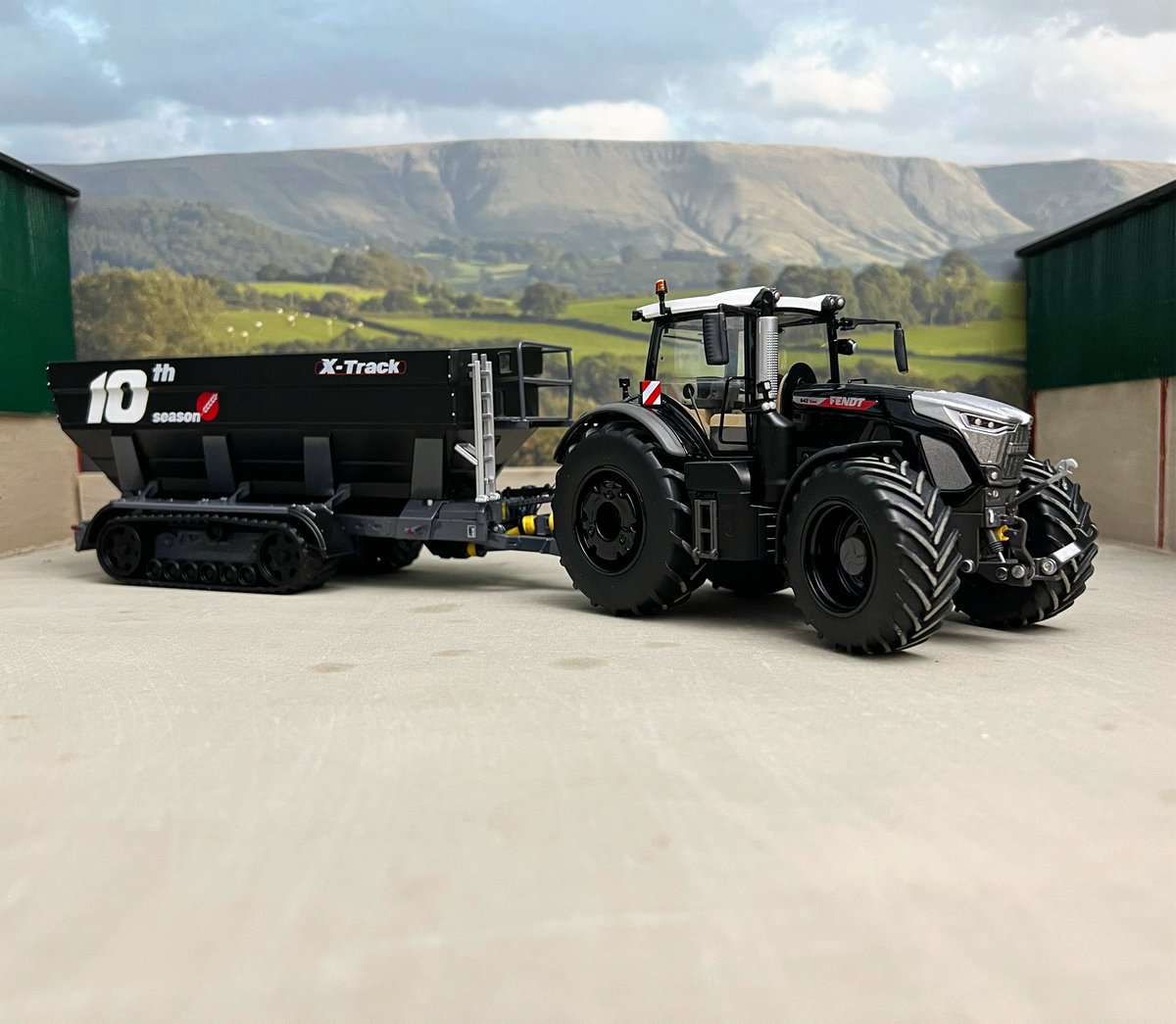 A limited edition Wiking should have made is this custom painted Fendt 942 Black Beauty by 1/32 Farming Models. 
#fendt #scalemodel #diecast