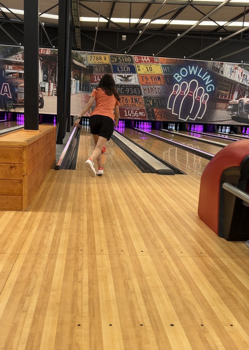 DesireeZaton's tweet image. Una buena forma de combatir el calor 🎳 #97Points #Bowling